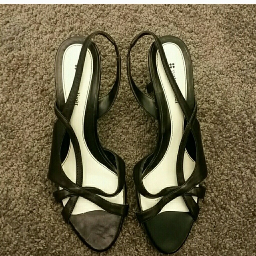 Naturalizer strappy heels